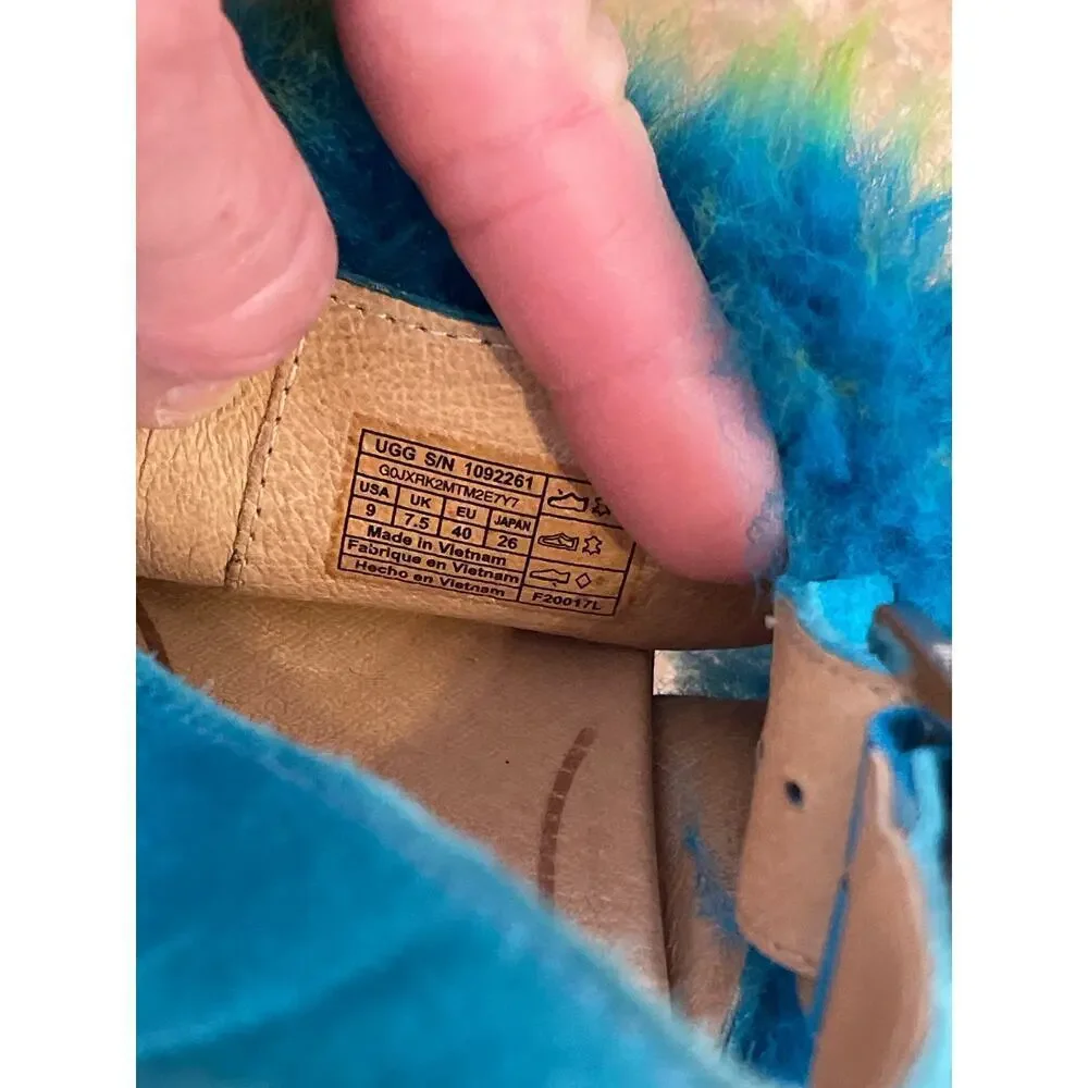 UGG Holly Blue Multi Sandal size 9